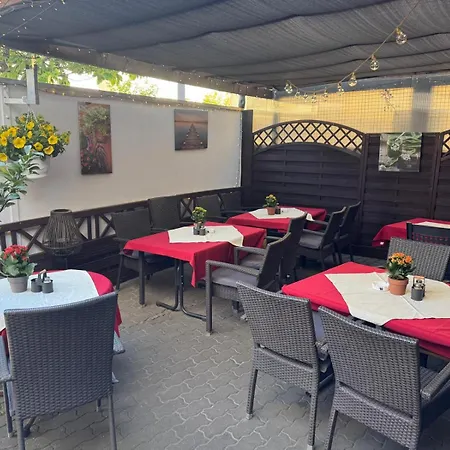 Schmankerlburg & Restaurant Hotel *
